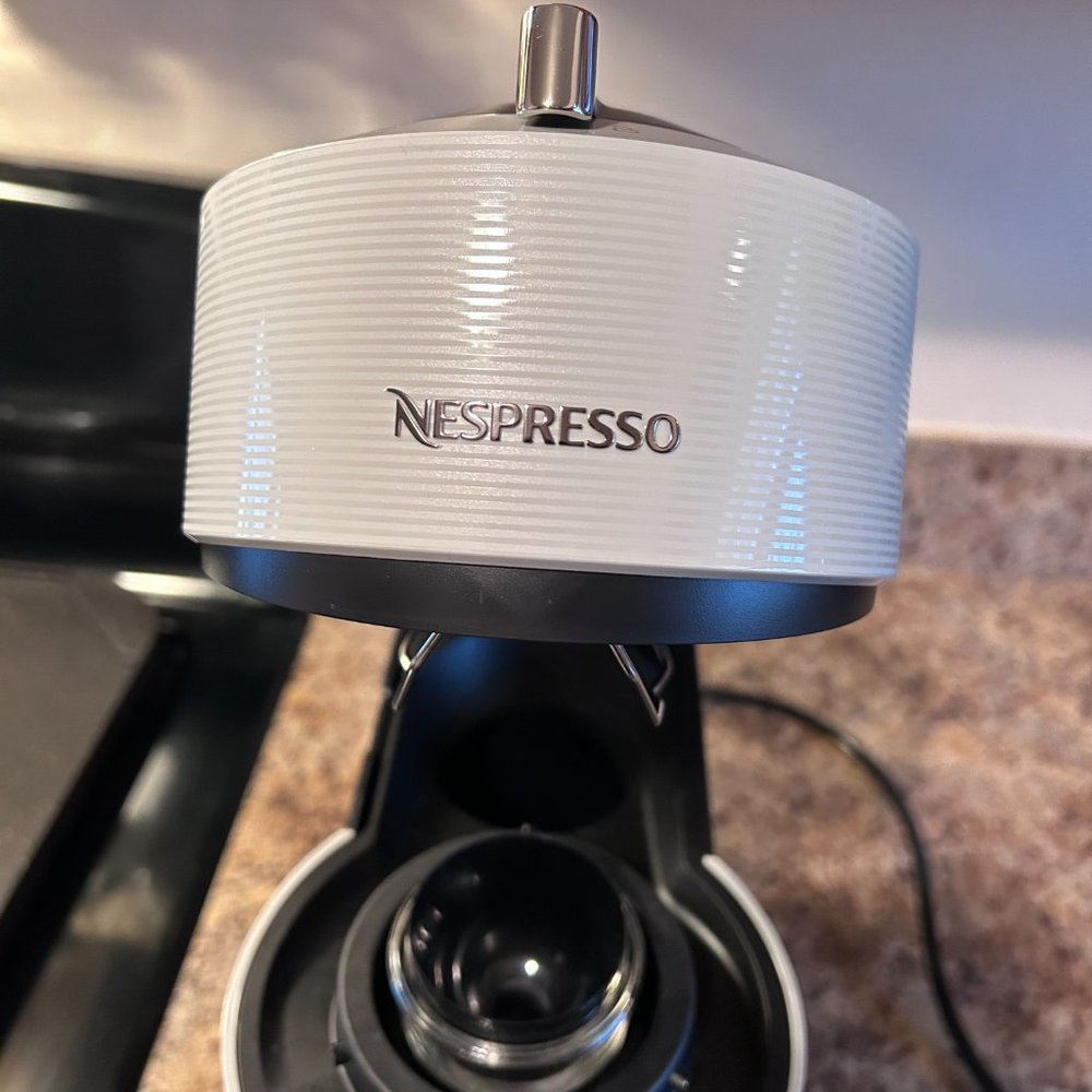 Nespresso Machine - Picture 5 of 10